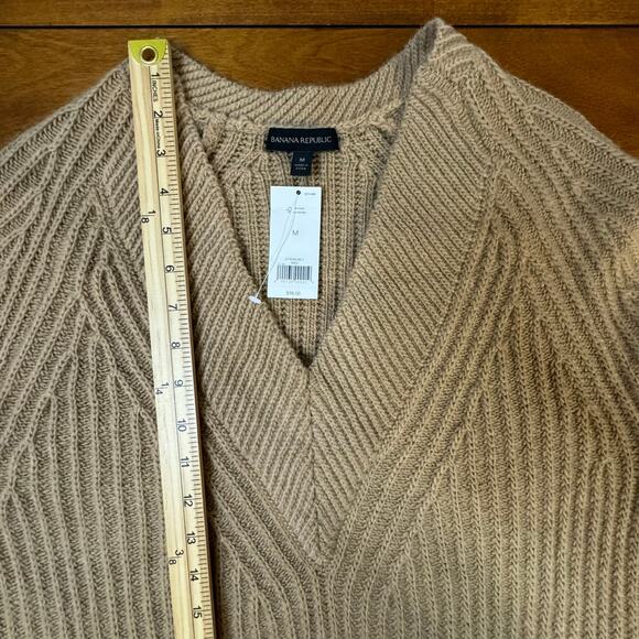Banana Republic Cable Knit V-Neck Merino Wool Alpaca Tan Sweater Size Medium - Picture 7 of 11